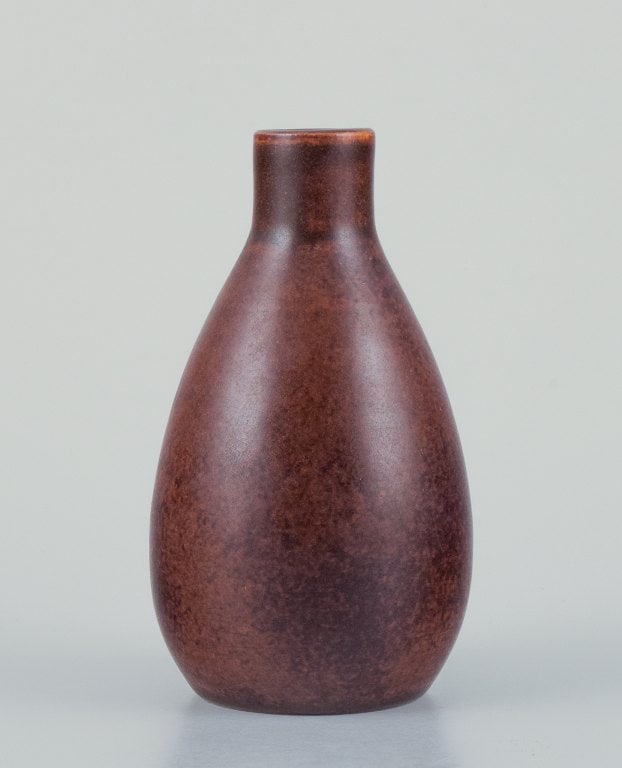 ingrid and Erich Triller, Sweden. Unique ceramic vase decorated with brown-toned glaze. - 2