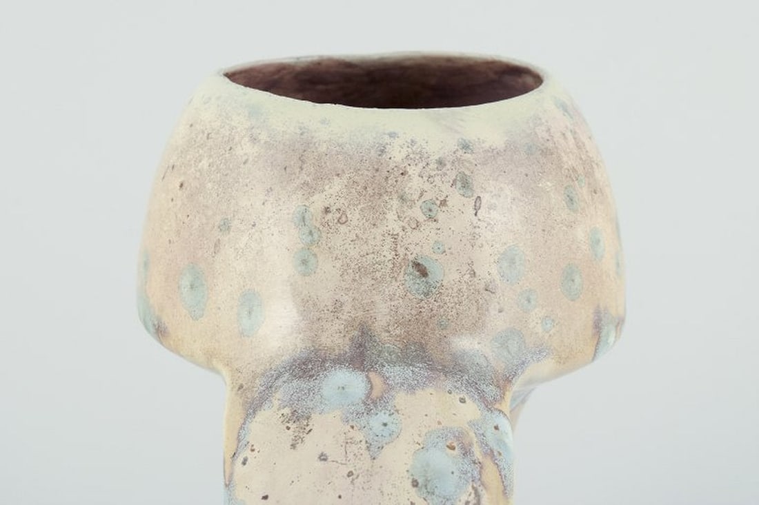 Desvres Fourmaintraux Delassus, France. Art Nouveau ceramic vase with handles. Circa 1930s. - 7