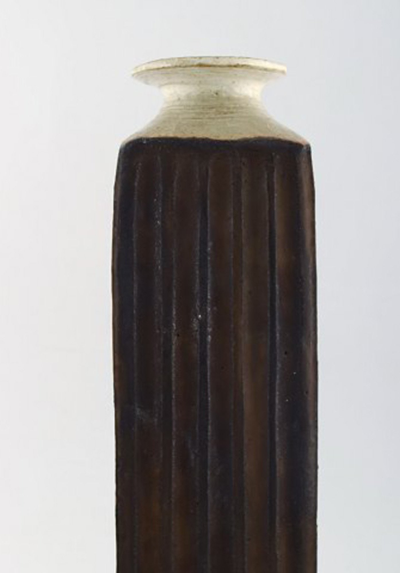 Danish potter. Large unique vase in glazed ceramics. Gutte style. Raku burned technique. 1960's. - 4