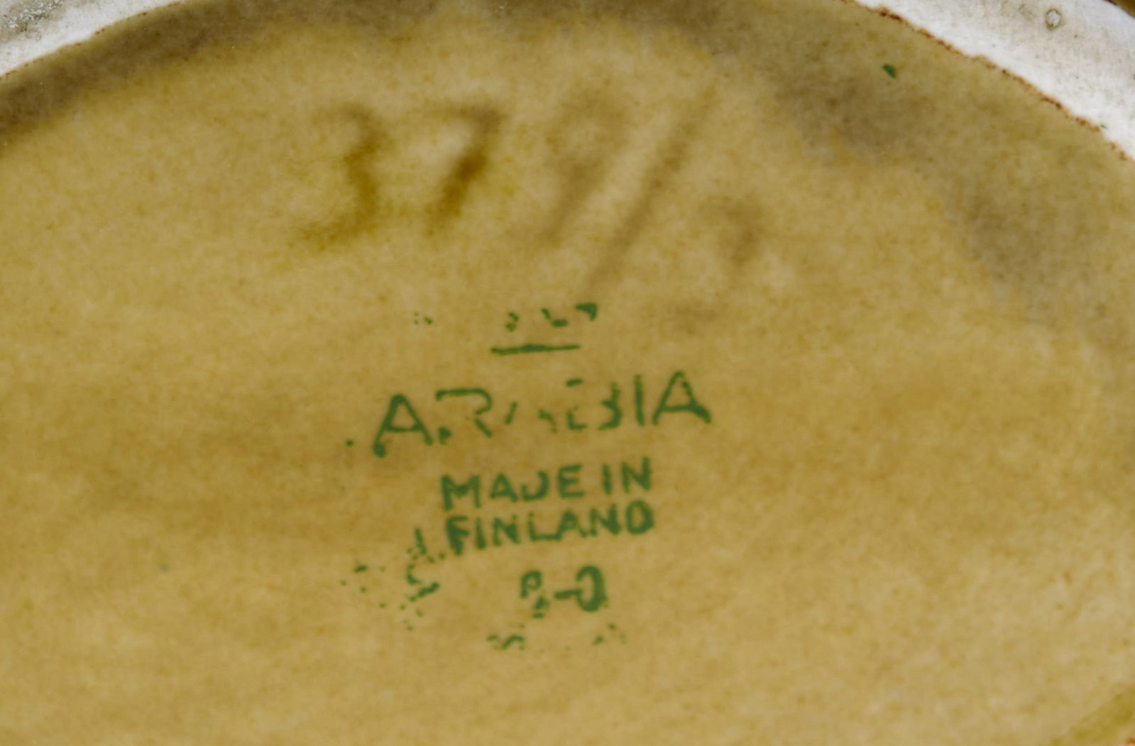 Arabia vase in glazed ceramics. Beautiful glaze in mustard yellow shades. Finnish design, mid 20th - 6