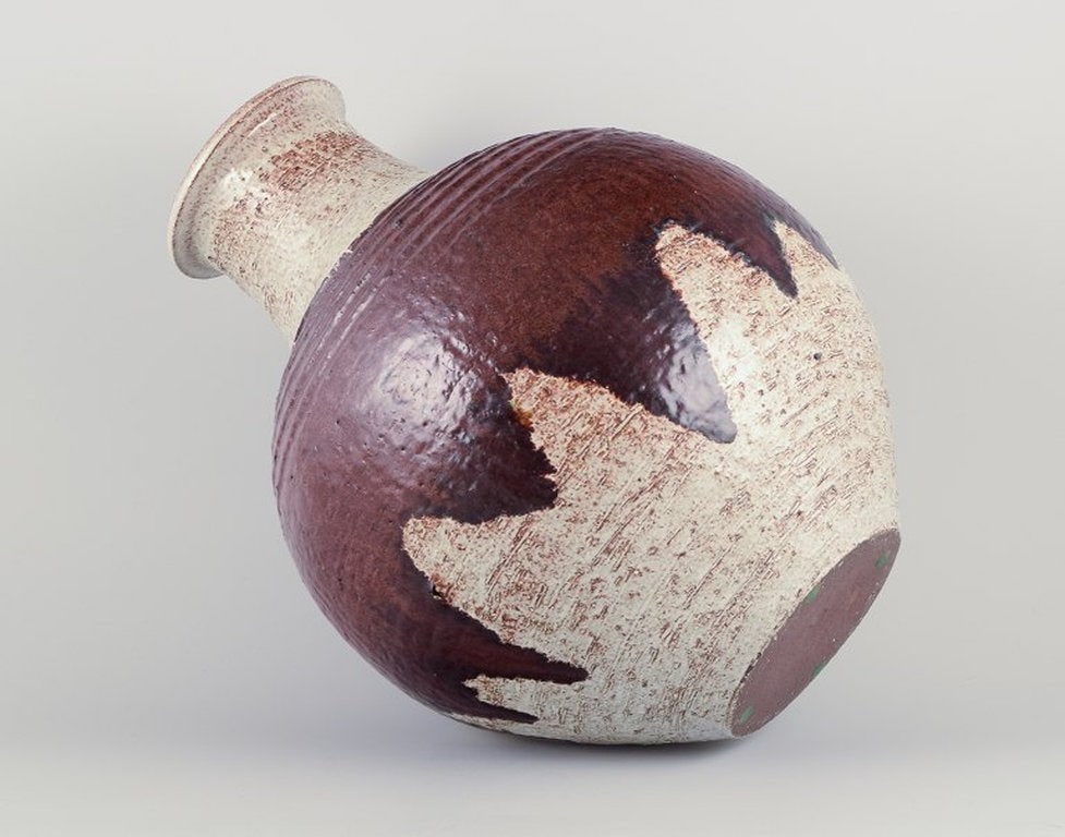 European studio ceramicist. Unique floor vase in ceramic. 1960s/70s. - 7