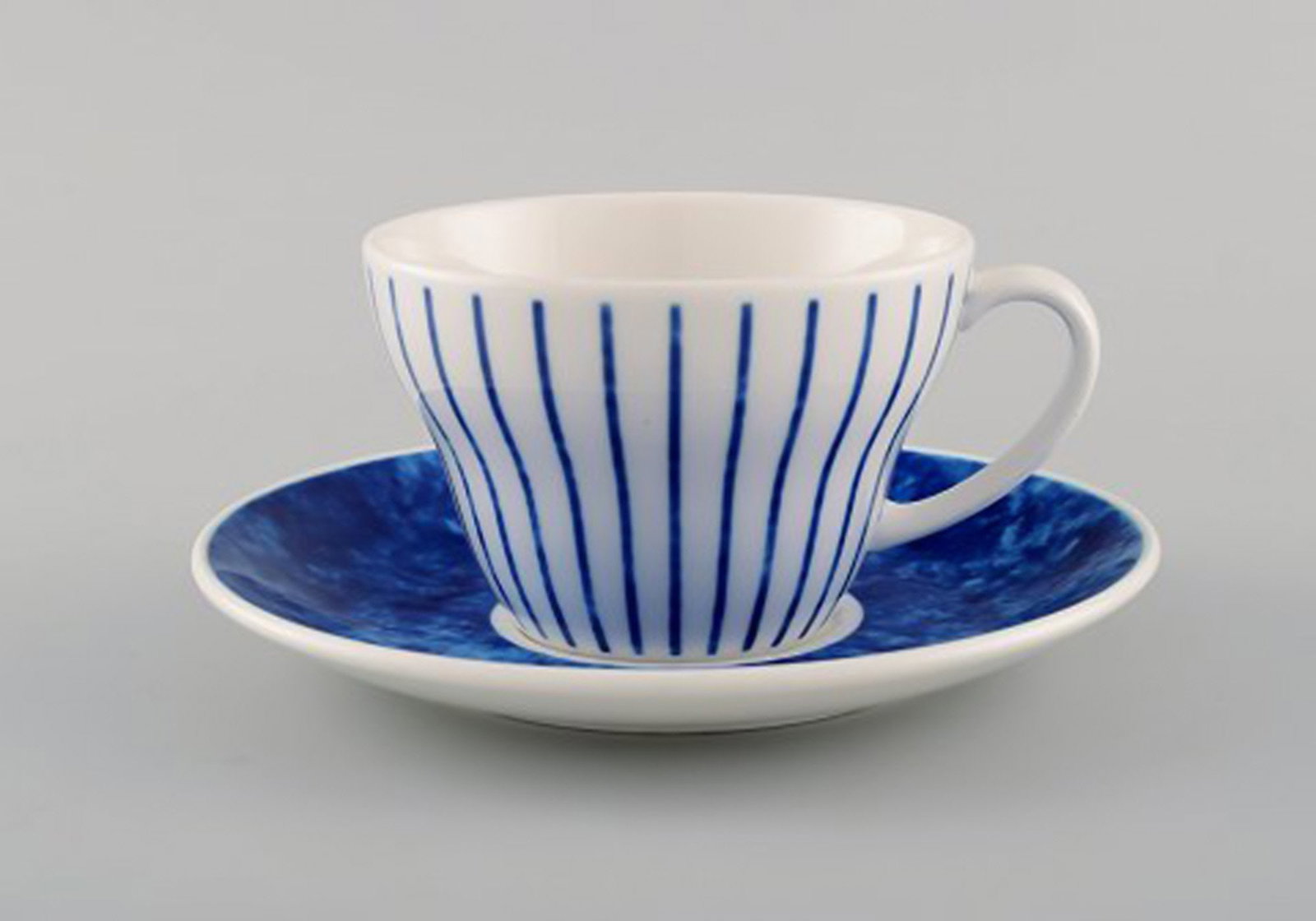 Jackie Lynd for Duka. Five Blues teacups with saucers in glazed ceramics with blue decoration. - 2