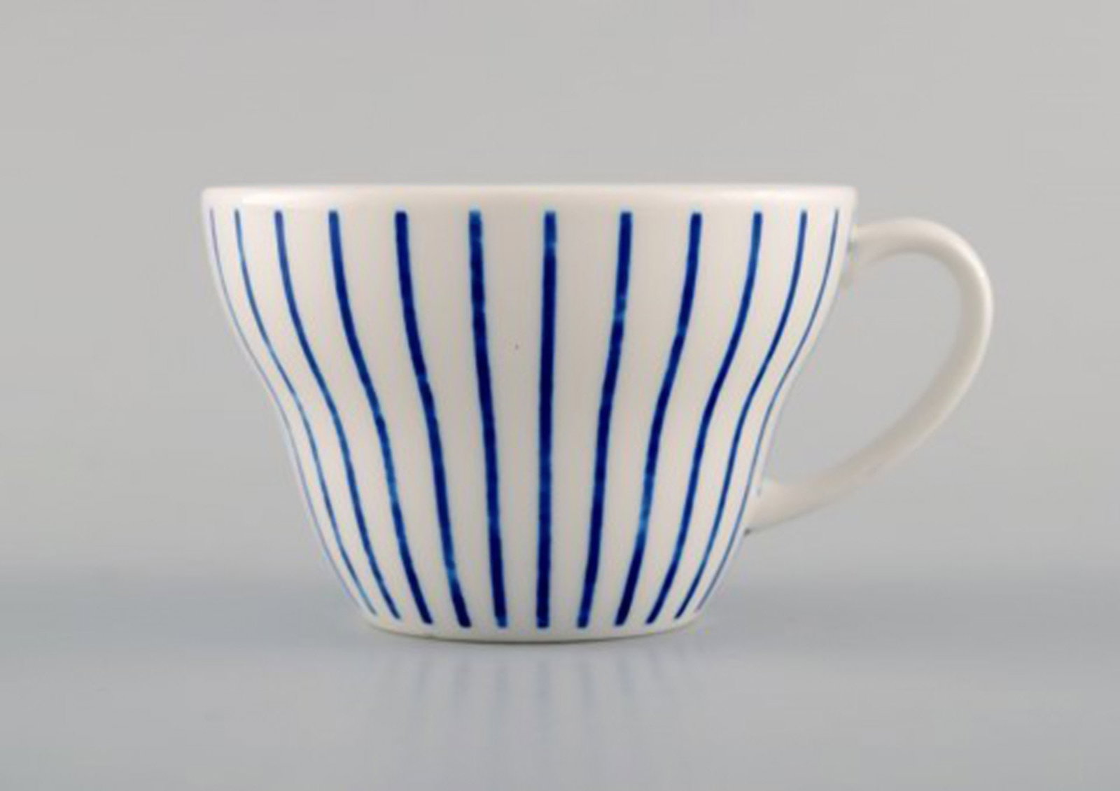 Jackie Lynd for Duka. Five Blues teacups with saucers in glazed ceramics with blue decoration. - 3