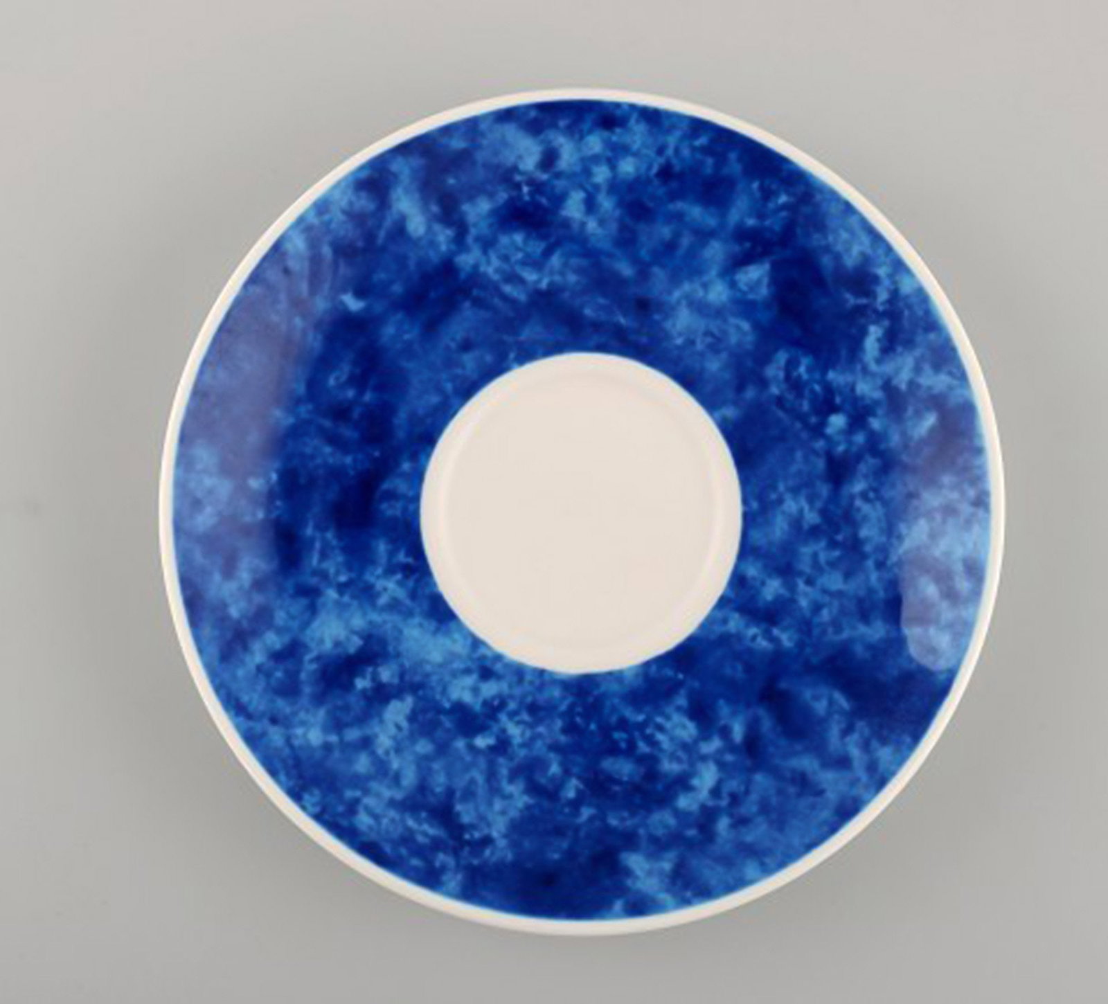 Jackie Lynd for Duka. Five Blues teacups with saucers in glazed ceramics with blue decoration. - 4