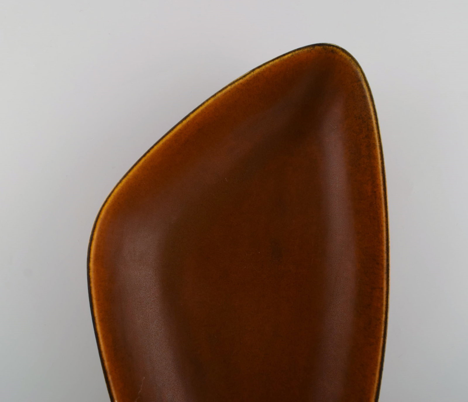 Gunnar Nylund for Nymolle. Dish / bowl in glazed ceramics. Beautiful glaze in light brown shades. - 4