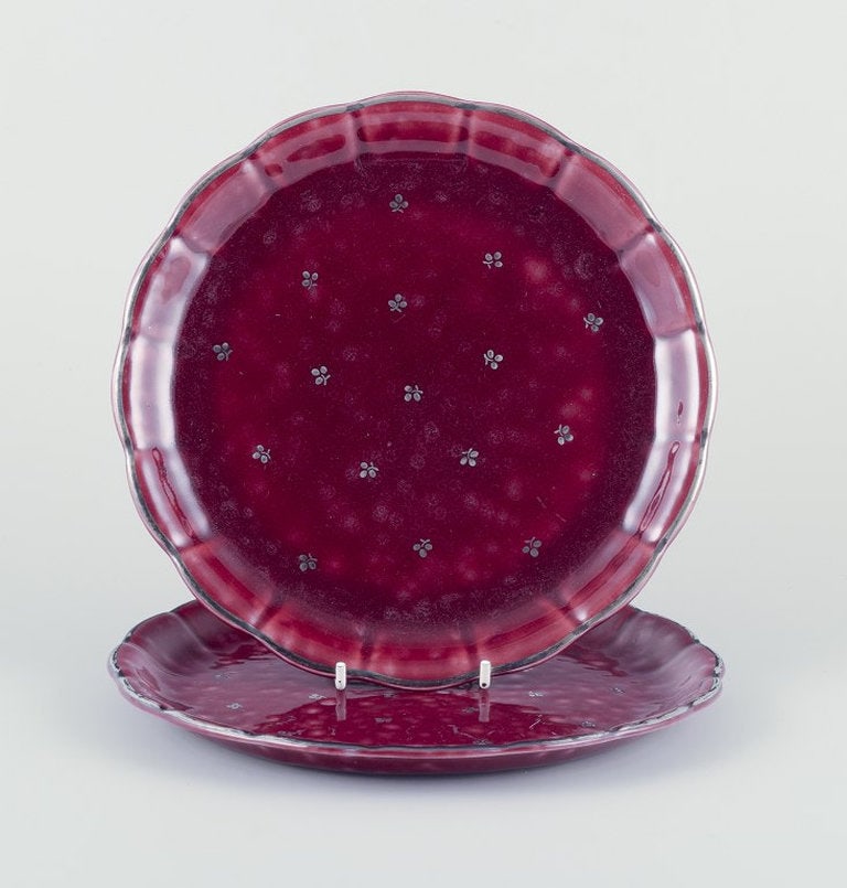 Wilhelm Kage for Gustavsberg, Sweden. A pair of 'Argenta' ceramic dishes with rare bordeaux glaze.: Wilhelm Kage for Gustavsberg. A pair of Argentaceramic dishes. Rare bordeaux glaze. Model number: 1005 1940s. Marked. in good condition with minor signs of use. Dimensions: D 21,5 cm. Wilhelm Kage (18