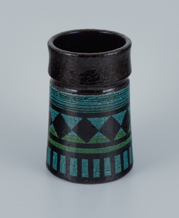 Olle Alberius for Rorstand, Atelje, ceramic vase with geometric pattern.: Olle Alberius for Rorstand, Atelje, ceramic vase with geometric pattern. 1960s. Marked. First factory quality. in perfect condition. Dimensions: H 17.0 x D 10.5 cm Reserve: $252.00 Shipping: