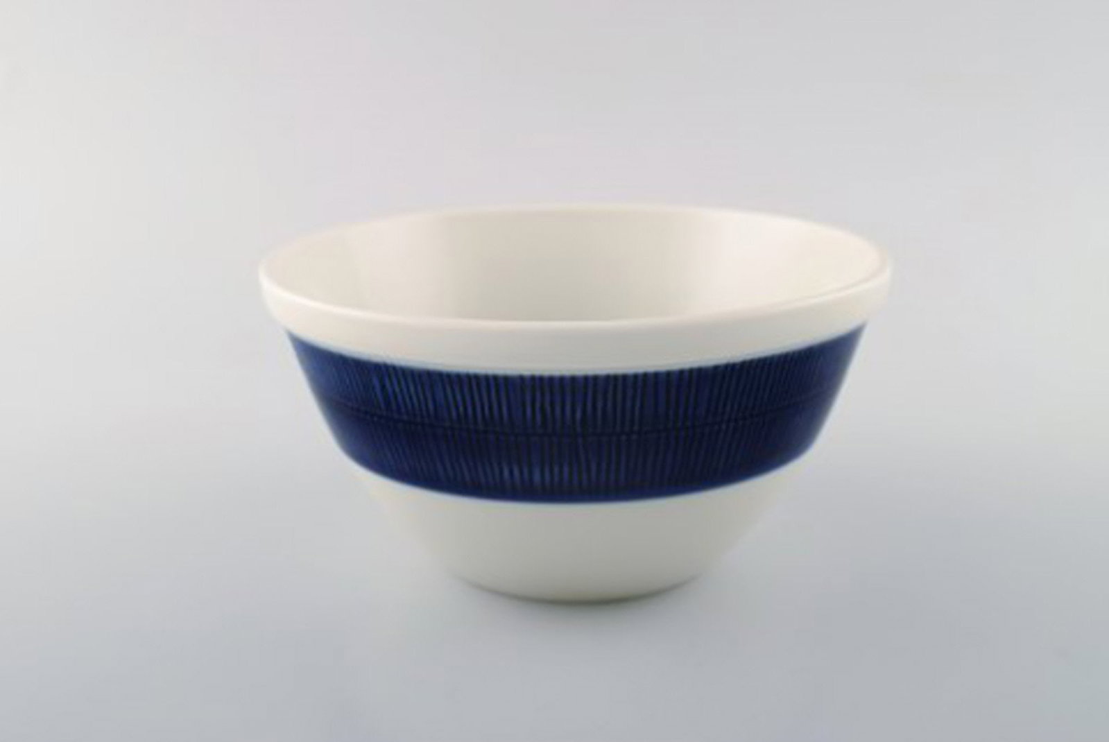 Hertha Bengtsson (1917-1993) for Rorstrand. Set of 3 "Koka" bowls, service in glazed stoneware. - 6