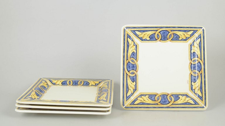 Tiffany Boutique, italy. Set of four square ceramic dinner plates with border in blue, yellow and: Tiffany Boutique, set of four dinner plates. Decorative ceramic set consisting of four dinner plates with a wide border in blue, yellow and gilt tones with ornamental motifs. Origin: italy. Material: 