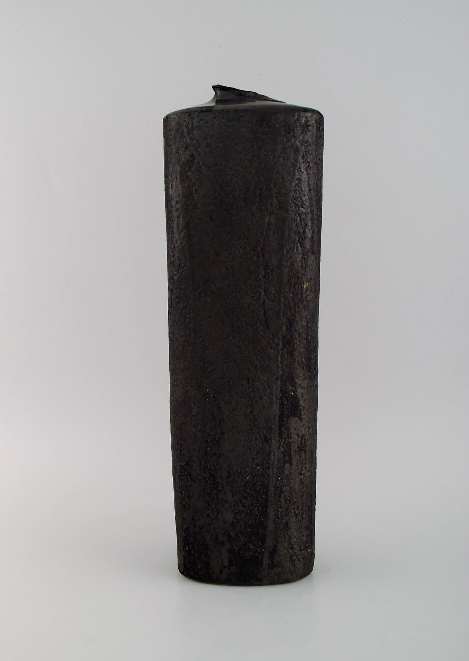 European studio ceramicist. Large unique vase in glazed stoneware. Beautiful glaze in black and (1 of 7)