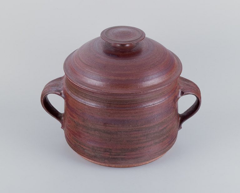 Mogens Nielsen, Nysted, Denmark, colossal handmade lidded jar in ceramic with glaze in brown tones. - 2
