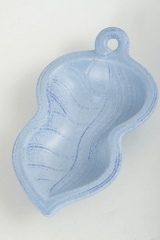 Gunnar Nylund for Rorstrand, Sweden. Stoneware bowl decorated with blue glaze with texture. Mid-20th - 2