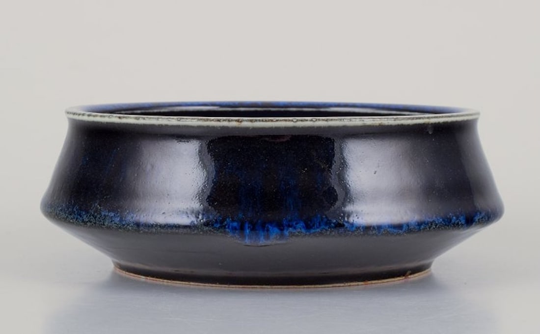 Carl Harry Stalhane for Rorstrand, Sweden. Ceramic bowl with blue tones glaze. Mid-20th century. - 2