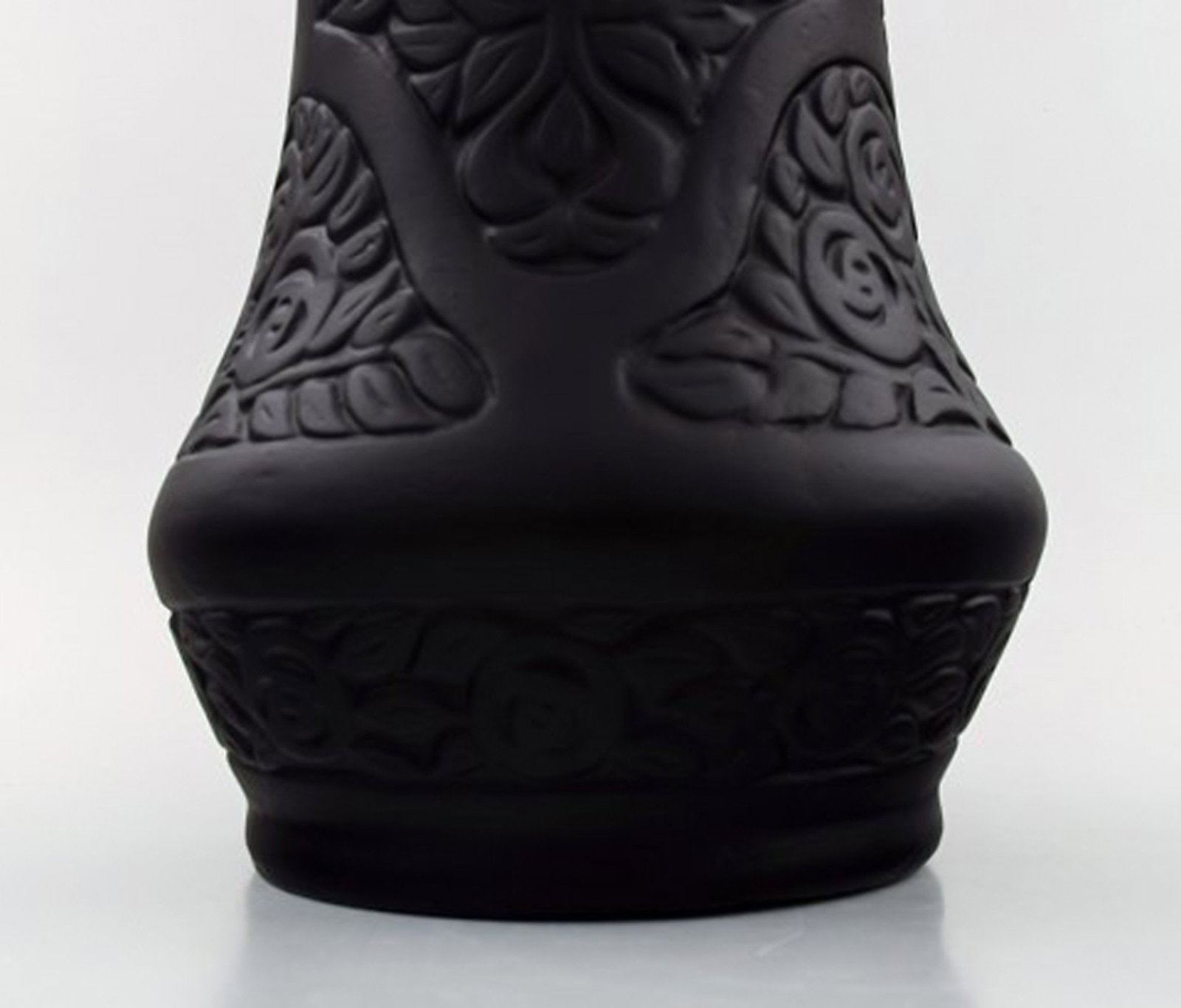 Hjorth / Ipsen's, Bornholm, art nouveau art pottery vase in Bindesboll style. Approximately 1890s. - 4