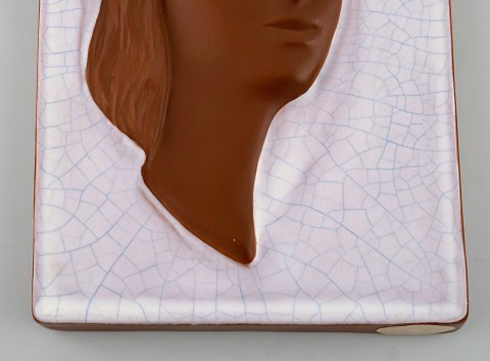 Goldscheider art deco relief in glazed ceramics with woman's face. Austria, 1950's. - 3