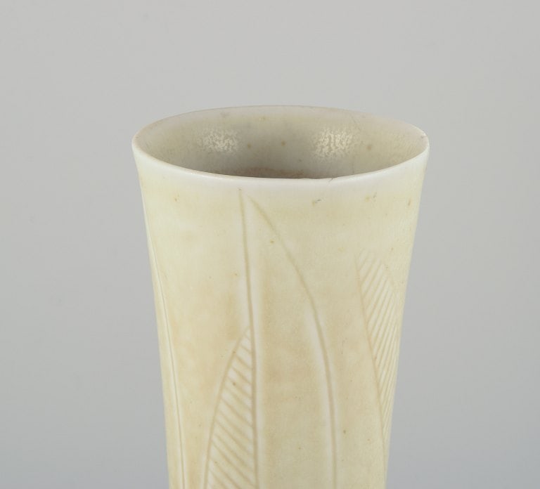 Carl Harry Stalhane for Rorstrand, tall and slender ceramic vase decorated with geomaetric pattern - 2