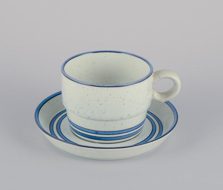 Stig Lindberg for Gustavsberg. A set of four "Dart" stoneware coffee cups and saucers, along with a - 2
