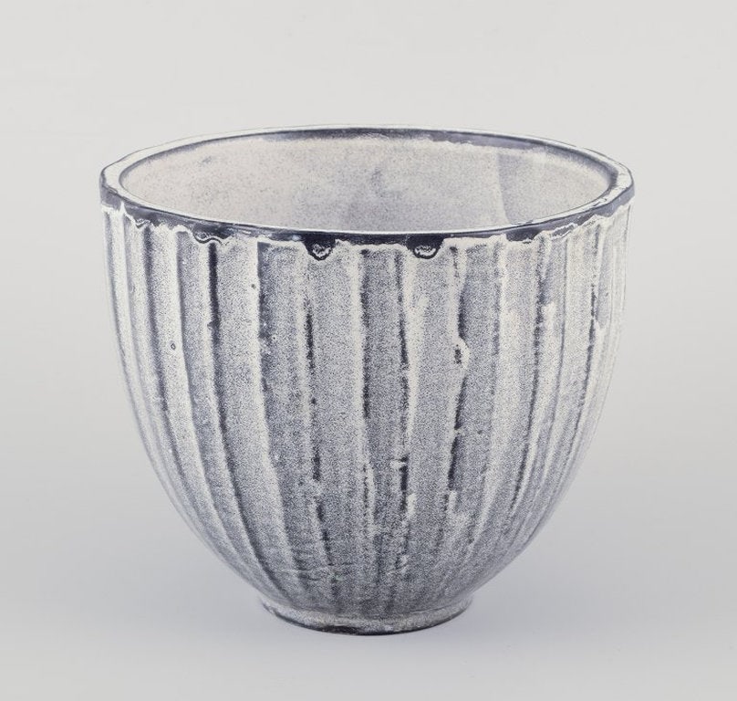 Svend Hammershoi for Kahler, Denmark. Large ceramic vase/plant pot with black-grey double glaze. (1 of 7)