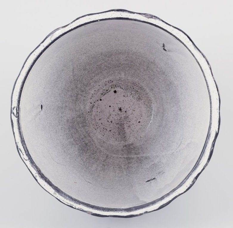 Svend Hammershoi for Kahler, Denmark. Large ceramic vase/plant pot with black-grey double glaze. - 5