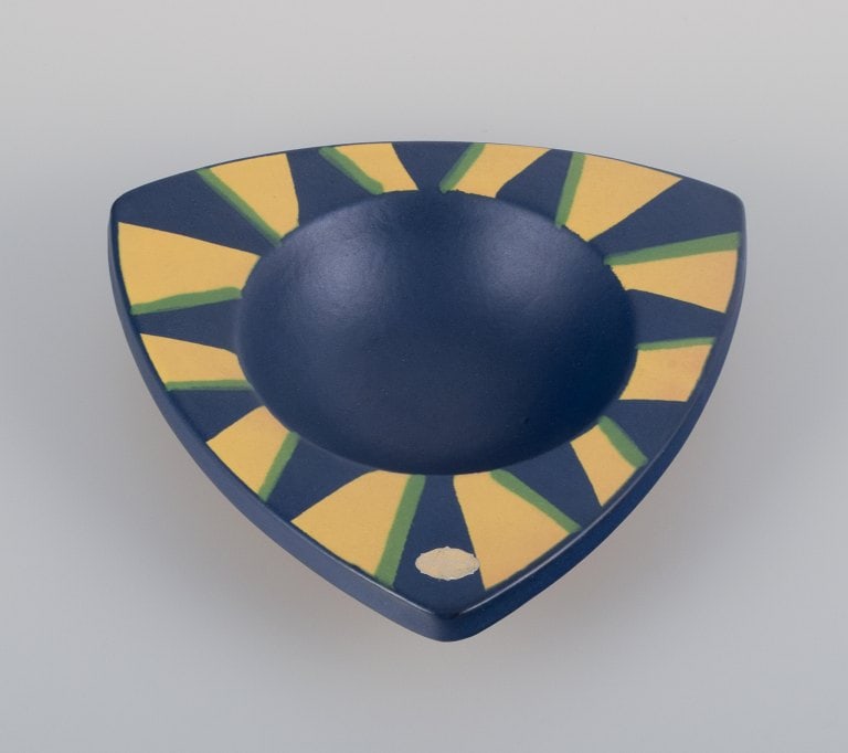Hjordis Oldfors (1920-2014) for Upsala Ekeby. "Bengali" ceramic bowl in modernist design. (1 of 7)