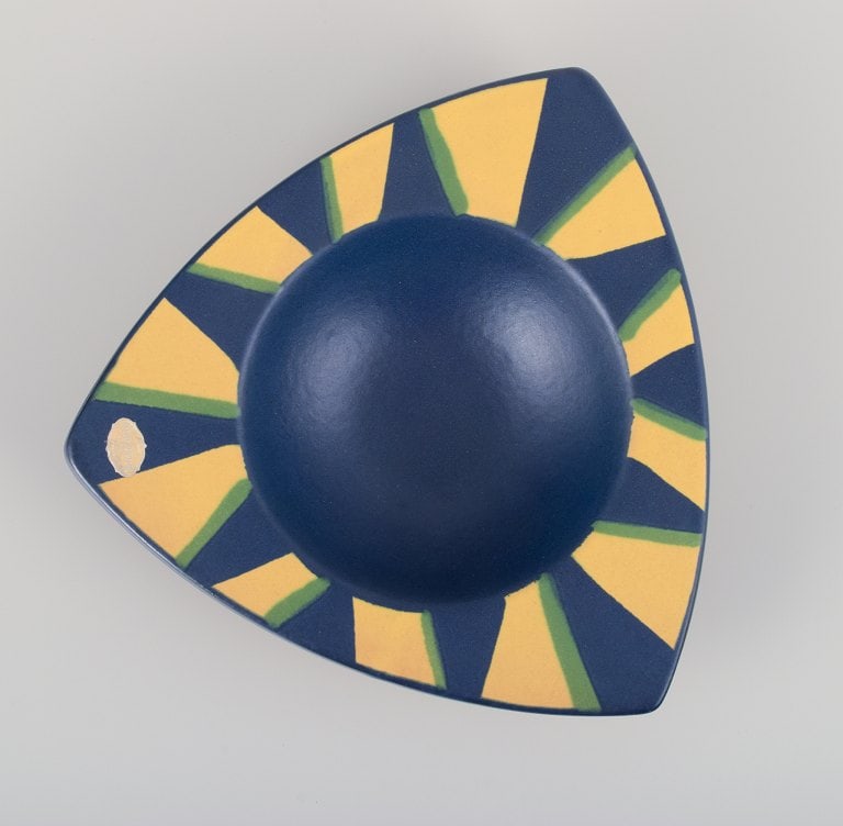 Hjordis Oldfors (1920-2014) for Upsala Ekeby. "Bengali" ceramic bowl in modernist design. - 3