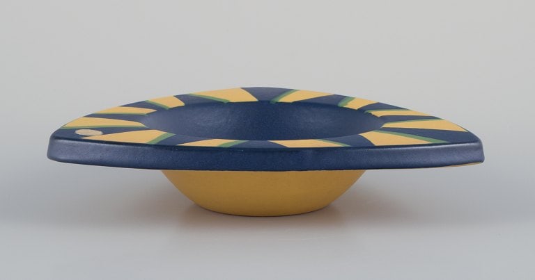 Hjordis Oldfors (1920-2014) for Upsala Ekeby. "Bengali" ceramic bowl in modernist design. - 5