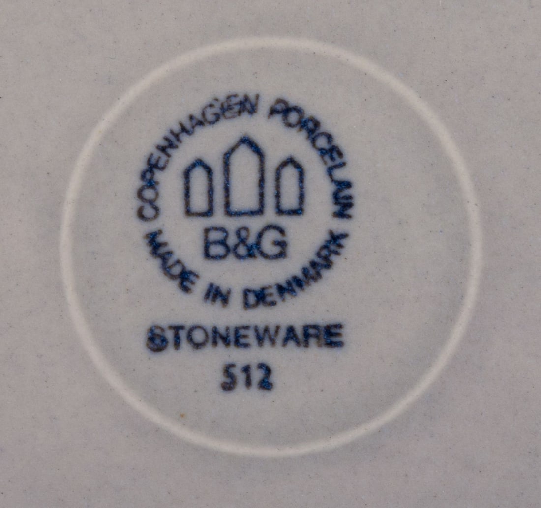 Bing & Grondahl "Tema". Two large platters and a bowl in stoneware. 1970s. - 7