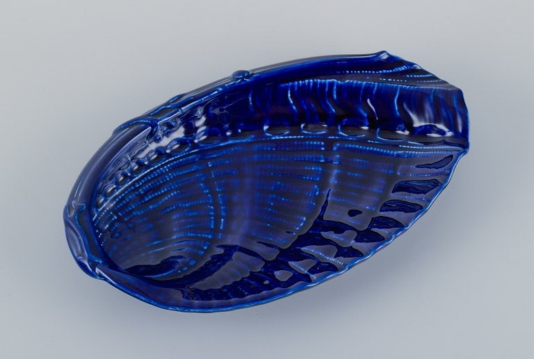 Wilhelm Kage for Gustavsberg, Sweden, large snail-shaped ceramic bowl in dark blue. - 2
