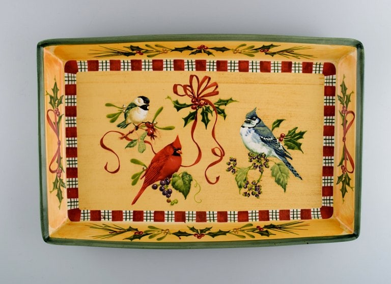Catherine McClung for Lenox. "Winter greetings". Large serving dish in glazed stoneware decorated: Catherine McClung for Lenox. "Winter greetings". Large serving dish in glazed stoneware decorated with mistletoe and birds. Approx. 2000. Measures: 47 x 30 x 5 cm. in excellent condition. Stamped. Res