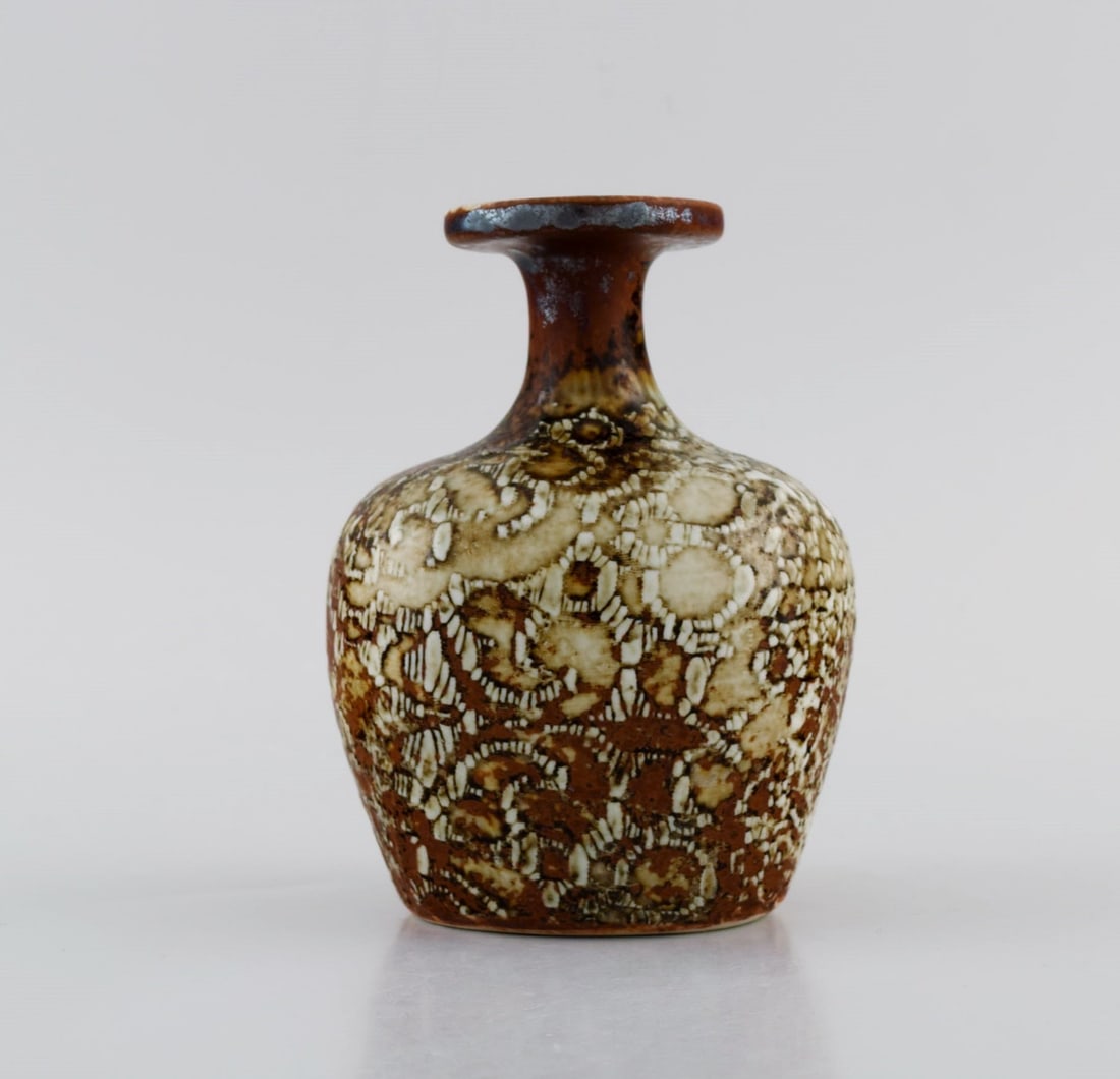 Stig Lindberg for Gustavsberg Studiohand. Vase glazed ceramics. Beautiful glaze in brown and sand: Stig Lindberg for Gustavsberg Studiohand. Vase glazed ceramics. Beautiful glaze in brown and sand shades. 1960s. Measures: 12.5 x 9.5 cm. in excellent condition. Signed. Reserve: $210.00 Shipping: Dom