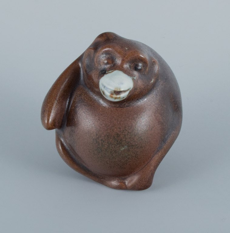 Gosta Grahs for Rorstrand (active 1982-1986), monkey in ceramic. Glaze in shades of brown.: Gosta Grahs for Rorstrand (active 1982-1986), monkey in ceramic. Glaze in shades of brown. 1980s. Perfect condition. First factory quality. Dimensions: D 6.0 x H 7.0 cm. Reserve: $210.00 Shipping: