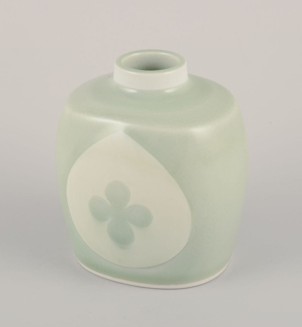 Nils Thorsson for Royal Copenhagen. Rare ceramic vase in celadon glaze. 1930s/40s. - 4