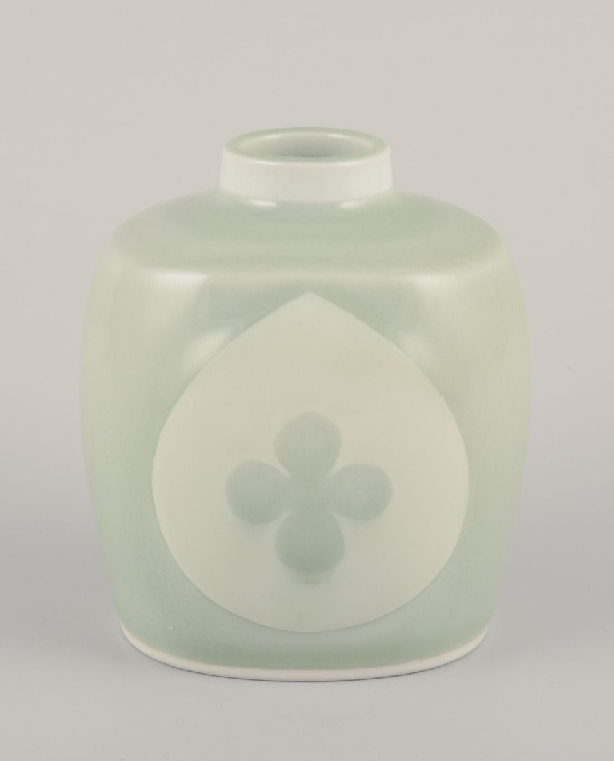Nils Thorsson for Royal Copenhagen. Rare ceramic vase in celadon glaze. 1930s/40s. - 5