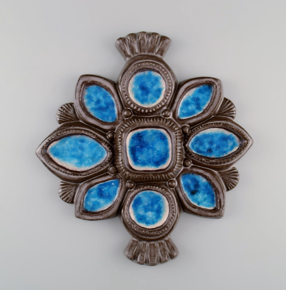 irma Yourstone for Upsala-Ekeby. Wall plaque in glazed stoneware. 1960s.: irma Yourstone for Upsala-Ekeby. Wall plaque in glazed stoneware. 1960s. Measures: 32 x 29 cm. in excellent condition. Stamped. Reserve: $259.00 Shipping: Domestic: Shipping rates are determined by