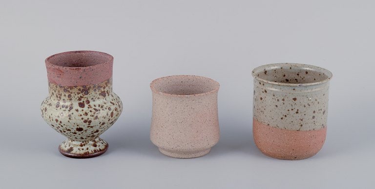 Mogens Nielsen, Nysted / Stouby Keramik, and others. Three pieces of handmade ceramic in shades of: Mogens Nielsen, Nysted / Stouby Keramik, and others. Three pieces of handmade ceramic in shades of brown. From the 1960s/70s. in perfect condition. Partially signed. Tallest measures: H 10.0 cm x D