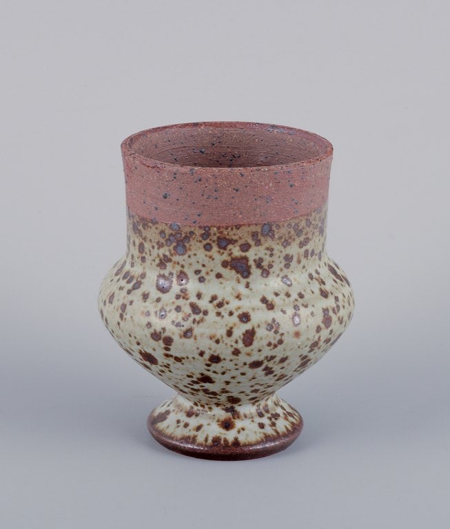 Mogens Nielsen, Nysted / Stouby Keramik, and others. Three pieces of handmade ceramic in shades of - 2