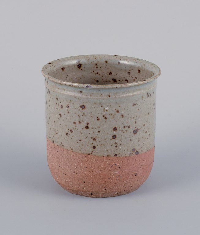 Mogens Nielsen, Nysted / Stouby Keramik, and others. Three pieces of handmade ceramic in shades of - 3
