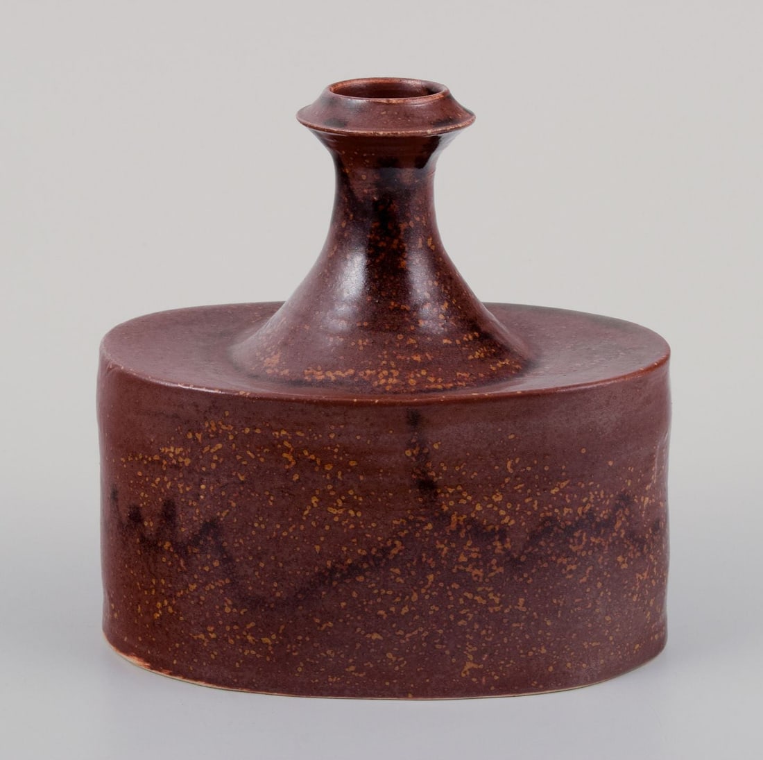 Rolf Fagerberg, Swedish ceramicist. Ceramic vase with glaze in shades of brown. Late 20th C. - 6