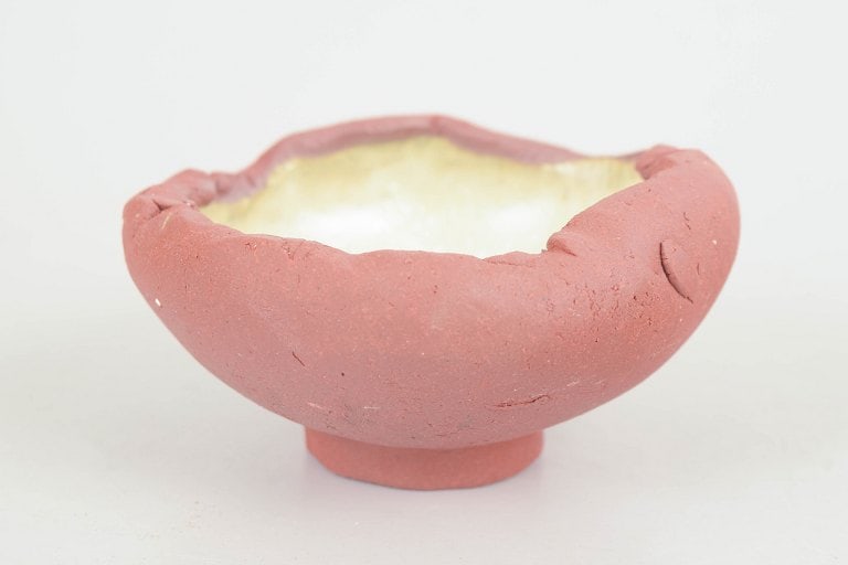 Christina Muff, Danish contemporary ceramicist (b. 1971). Tiny, one of a kind red stoneware bowl on - 4
