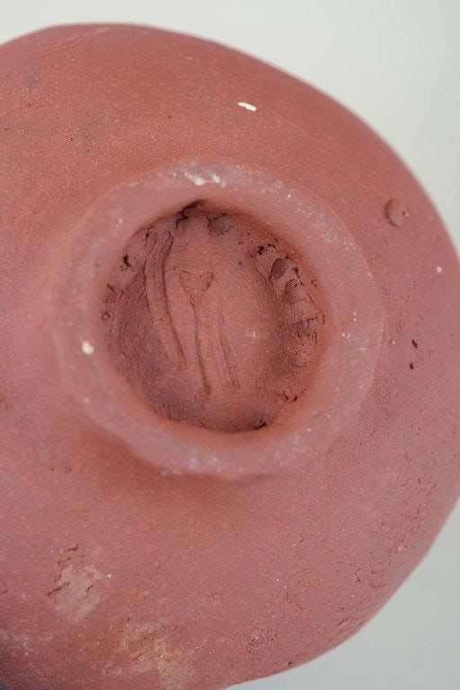 Christina Muff, Danish contemporary ceramicist (b. 1971). Tiny, one of a kind red stoneware bowl on - 5