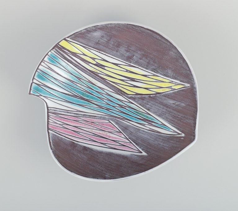 Mari Simmulson for Upsala Ekeby, Sweden, ceramic bowl in modernist style with abstract motif. - 4