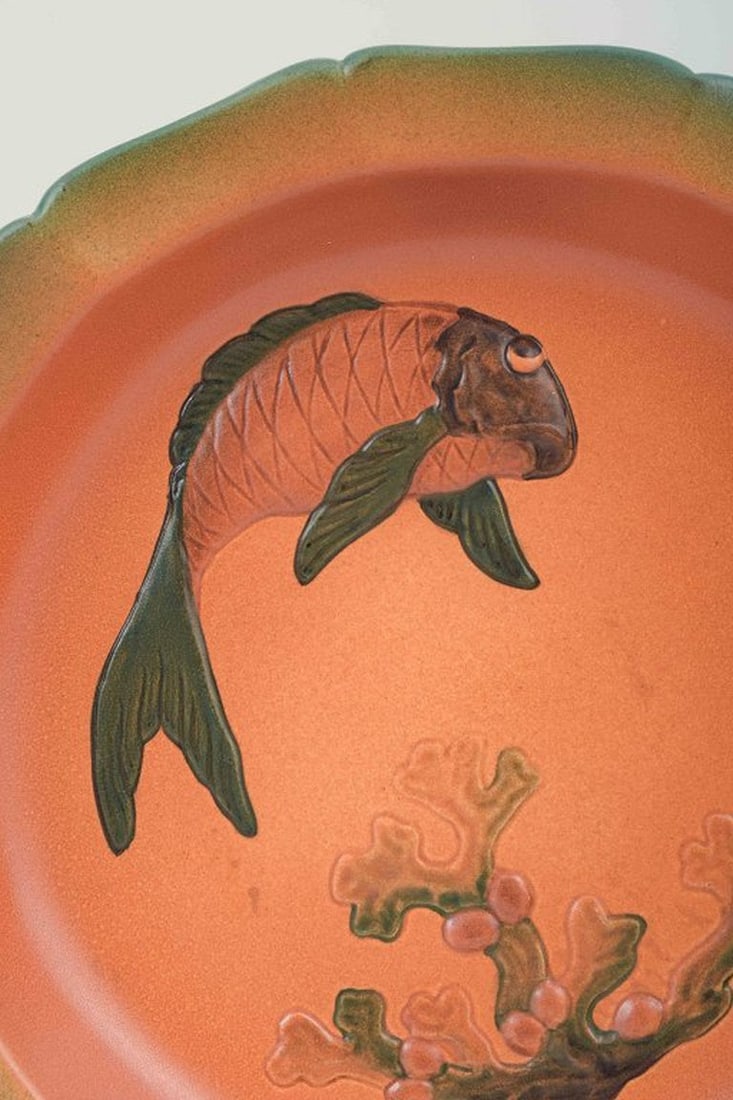 Ipsens Enke, Denmark. Large ceramic wall plaque/decorative dish with relief decoration of fish and - 2