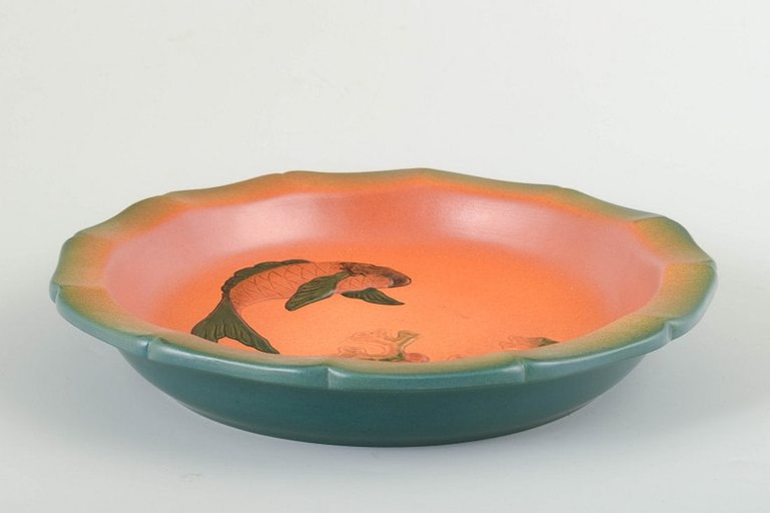 Ipsens Enke, Denmark. Large ceramic wall plaque/decorative dish with relief decoration of fish and - 3
