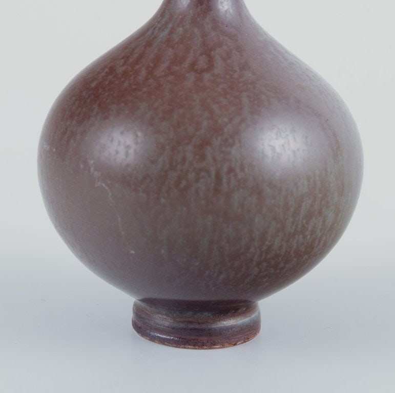 Berndt Friberg for Gustavsberg Studiohand, Sweden. Studiohand miniature vase in ceramic. Circa - 4