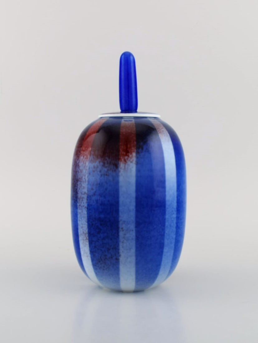 Suzanne ohlén for Rorstrand. Lidded jar in glazed stoneware. Beautiful glaze in shades of blue and - 3