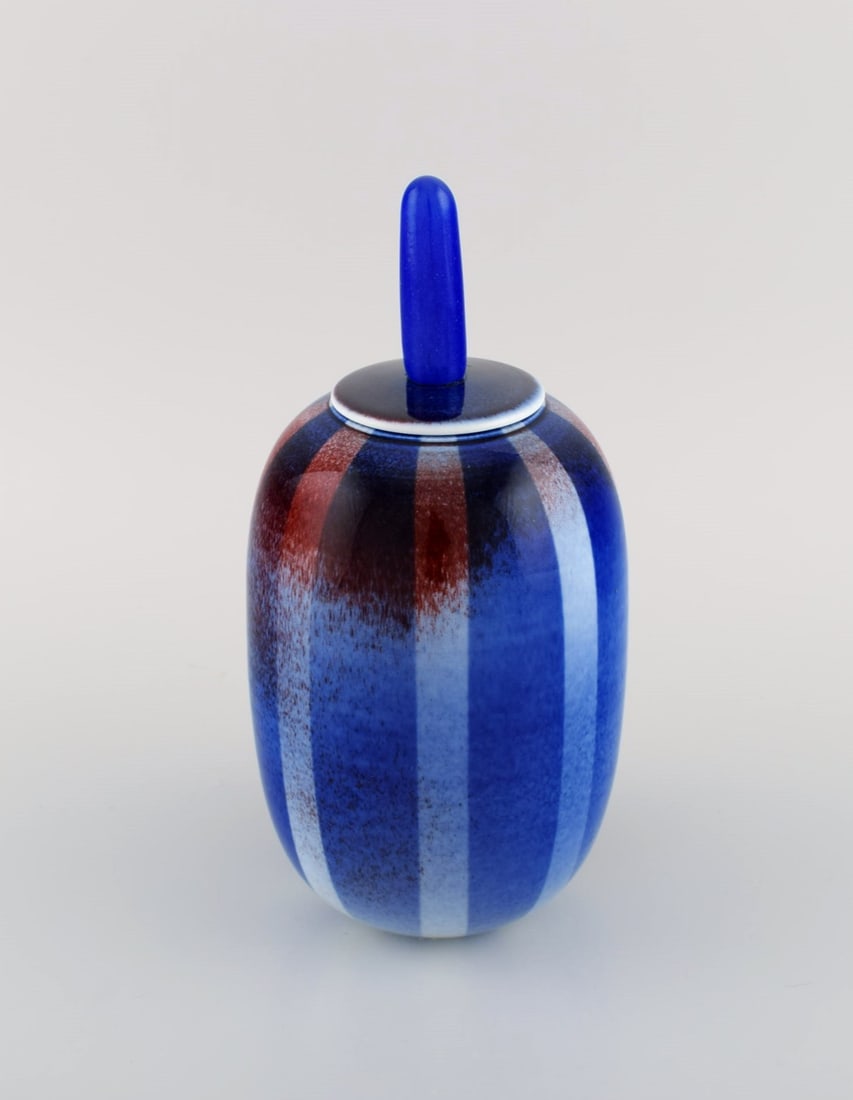 Suzanne ohlén for Rorstrand. Lidded jar in glazed stoneware. Beautiful glaze in shades of blue and - 4