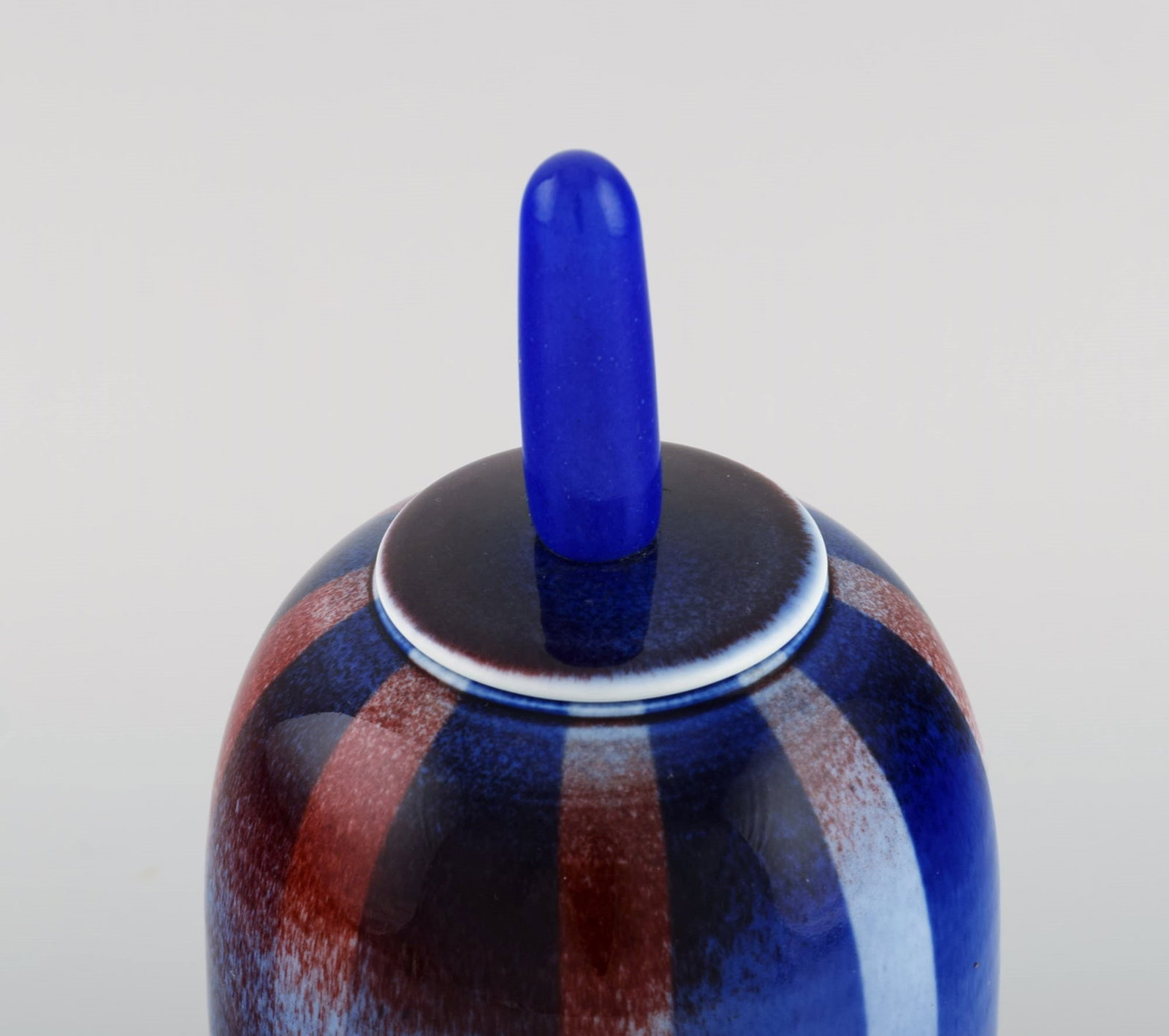 Suzanne ohlén for Rorstrand. Lidded jar in glazed stoneware. Beautiful glaze in shades of blue and - 7