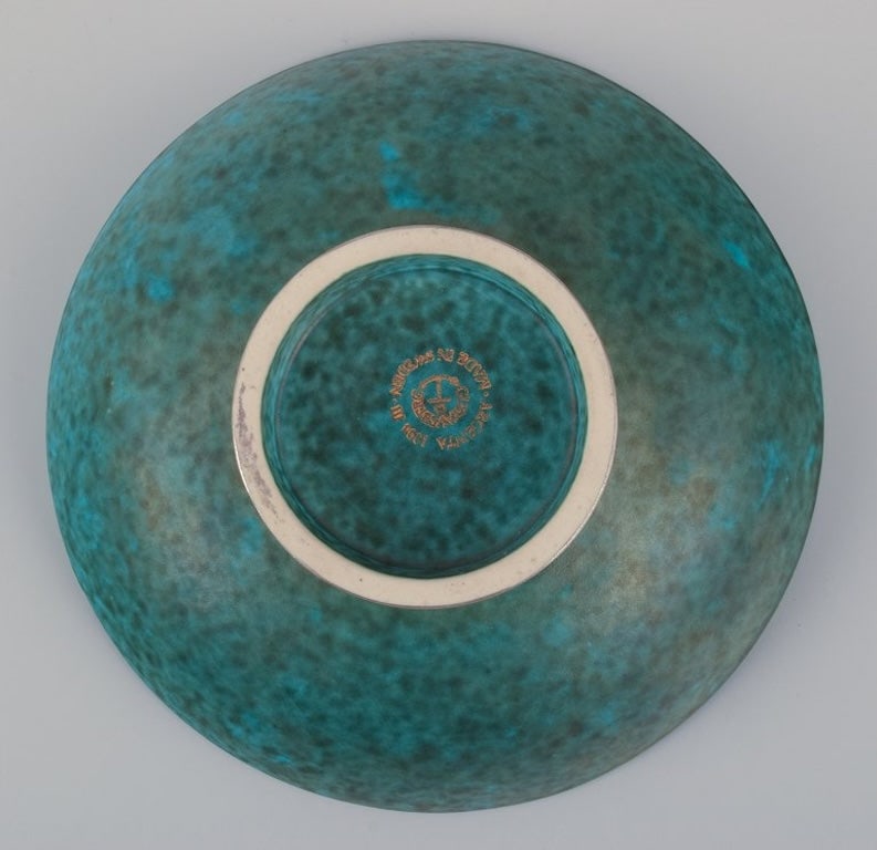 Wilhelm Kage for Gustavsberg, Sweden. A ceramic bowl from the "Argenta" series. Mid-20th century. - 5