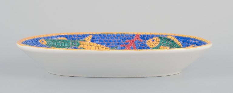 Vietri, italy. Set of three large deep plates and a rectangular dish in ceramic. Decorated with fish - 3