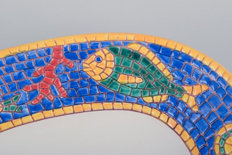 Vietri, italy. Set of three large deep plates and a rectangular dish in ceramic. Decorated with fish - 4